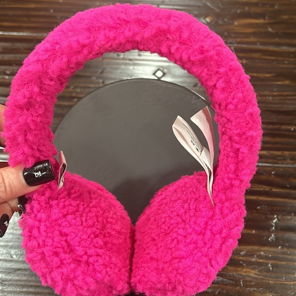 UGG Bright Pink Ear Muffs💕 Hard case round box included.  NEW! - Picture 6 of 6